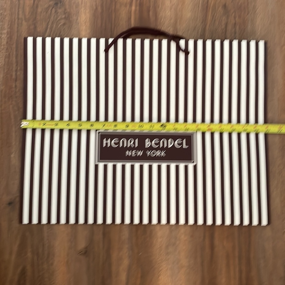Henri Bendel Extra Large Shopping Bags - Picture 4 of 4